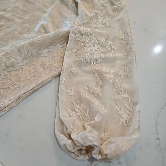 Soft Surroundings Small Floral Embroidered Jacquard Blouse Ivory Semi Sheer EUC! - Picture 4 of 12